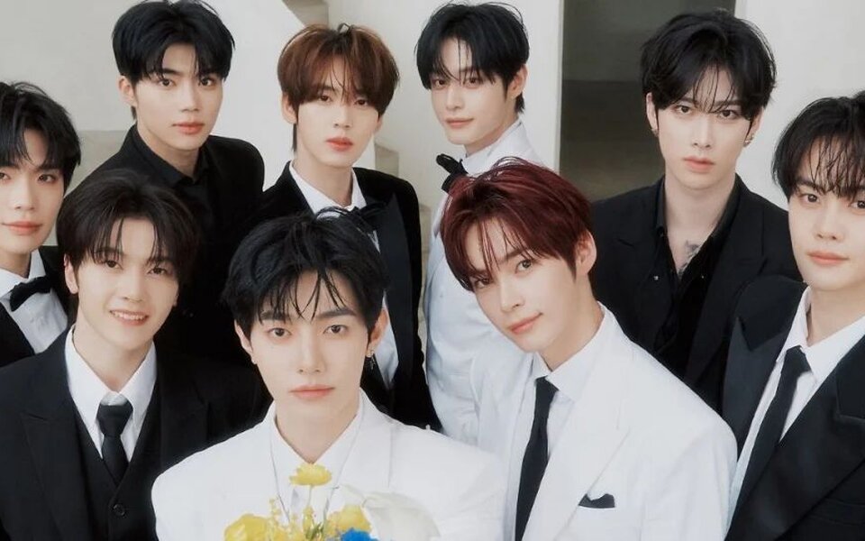 Image for ZEROBASEONE sends a meaningful message to Zerose as blue rose bouquet poster for “RE FLOW” is revealed