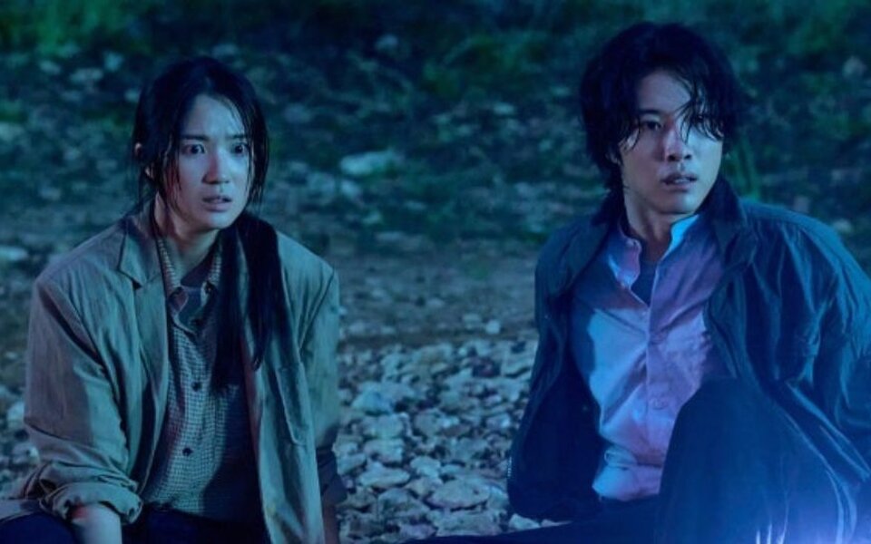 Image for Kim Hye Yoon takes on her first horror role and Lee Jong Won leads his first film as "Salmokji" draws attention for strong acting but mixed results