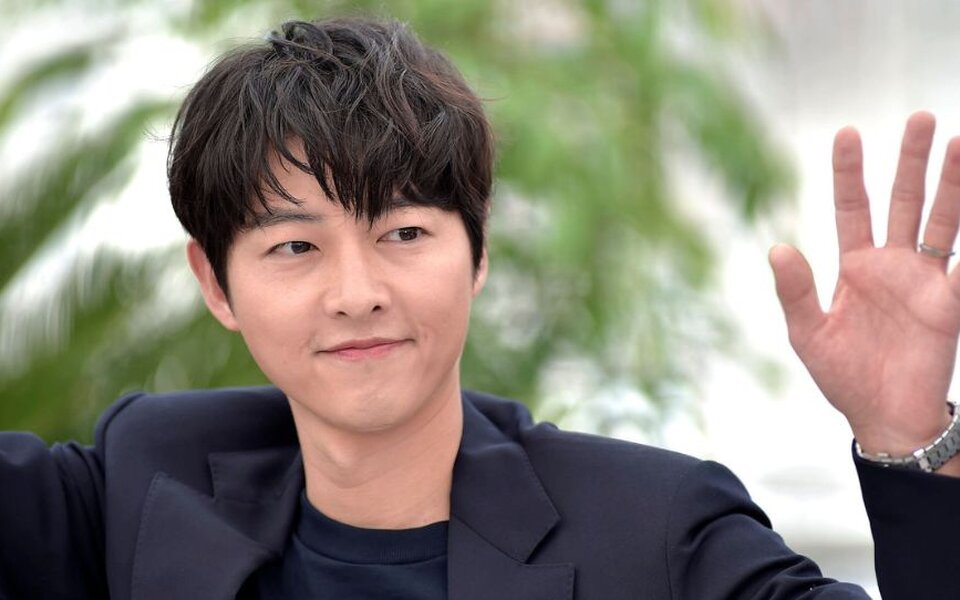 Image for Song Joong Ki may recreate his "Descendants of the Sun" magic with new KBS romance comedy "Love Cloud"