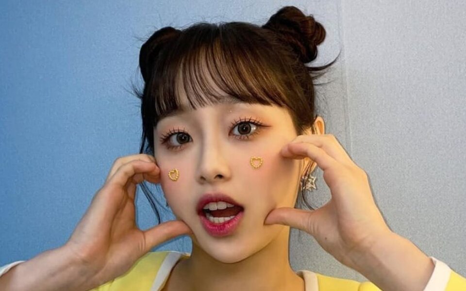 Image for Chuu wins praise for her cool response to a malicious comment asking if she has “princess syndrome”