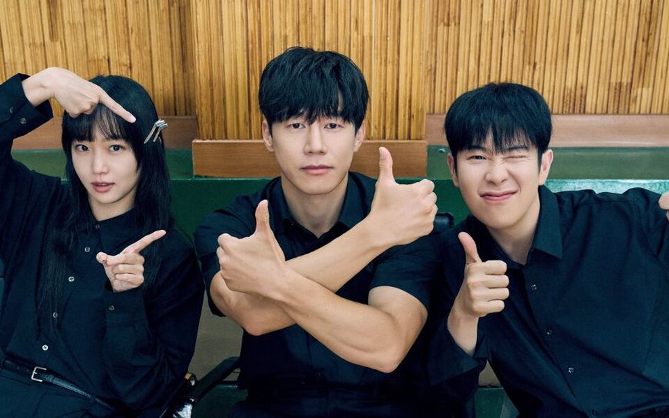 Image for Kim Mu Yeol shares the funny reason he denied being himself when a child actor recognized him on the set of “Teach You a Lesson”