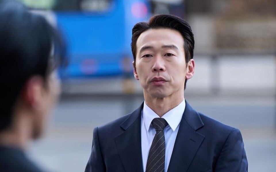 Image for Yoon Byung Hee steals scenes in “My Royal Nemesis” with his funny and realistic acting as Heo Nam Jun’s secretary