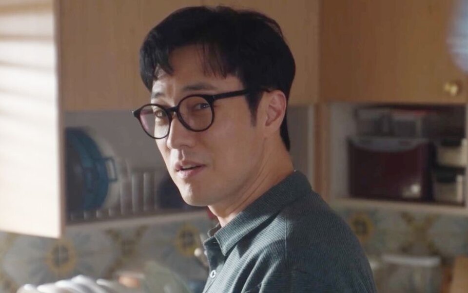 So Ji Sub receives heartfelt support from movie fans as they watch “Agent Kim Reactivated” to thank him for helping indie films