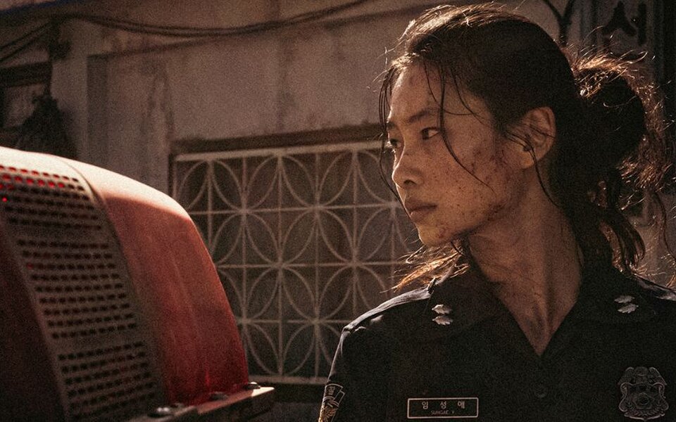 Jung Ho Yeon makes a powerful movie debut in “Hope” as her action, humor, and chemistry with Hwang Jung Min and Jo In Sung draw attention