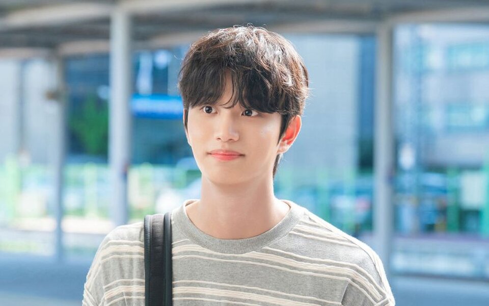 Kim Jae Won wins CF Star Rookie Award and playfully asks brands to contact him as he promises to film every commercial with passion
