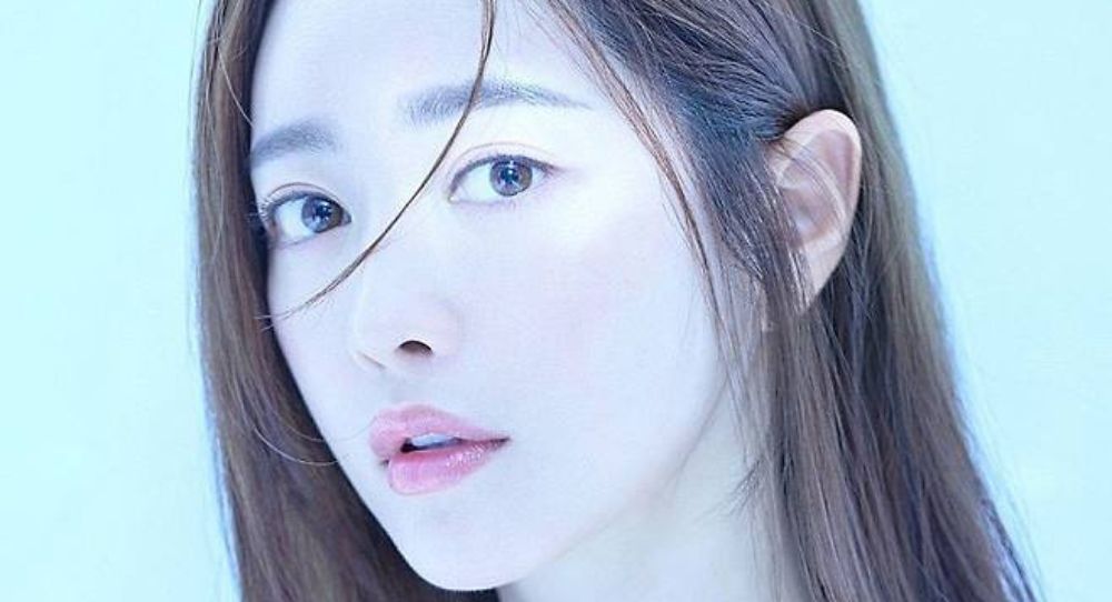 Hong Soo Ah Signs Exclusive Contract with BT Entertainment