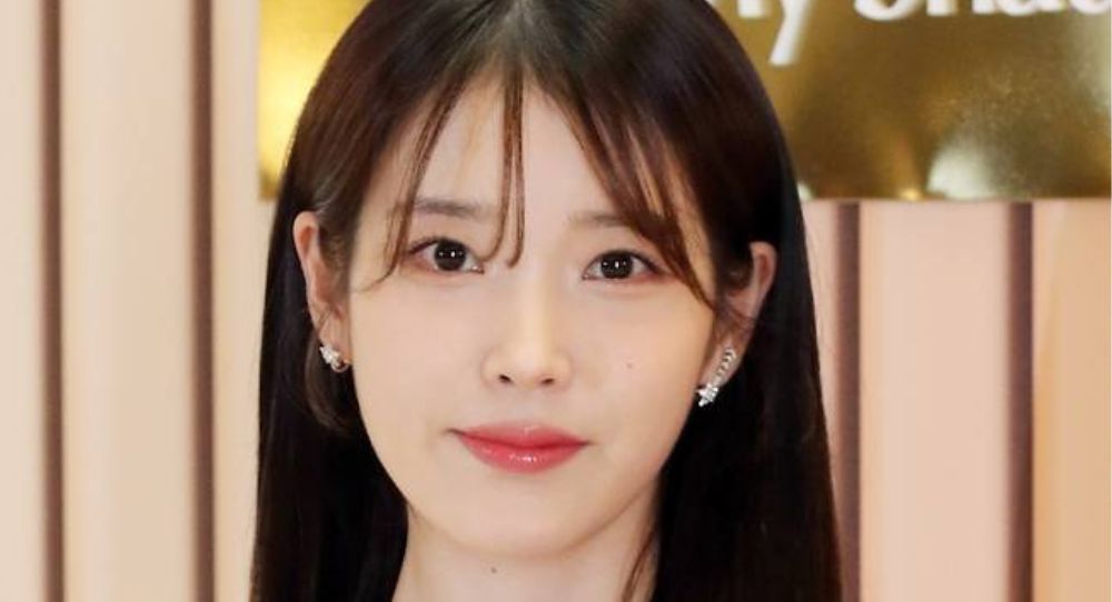 IU Touches Hearts by Supporting Citizens at Yoon Impeachment Rally with Free Meals, Snacks, and Warm Packs