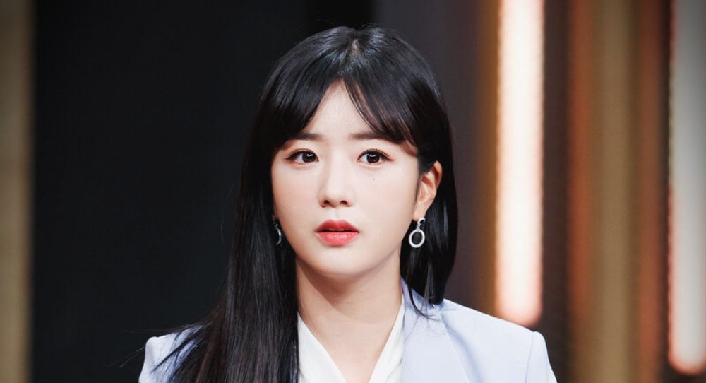 Apink’s Yoon Bomi playfully reveals she’s dealing with hair loss and seriously thinking about a hair transplant