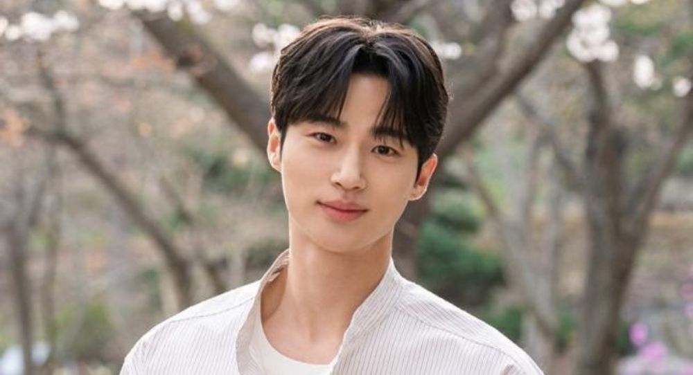 Byeon Woo Seok proves his star power by ranking no. 1 in ad model brand index this May