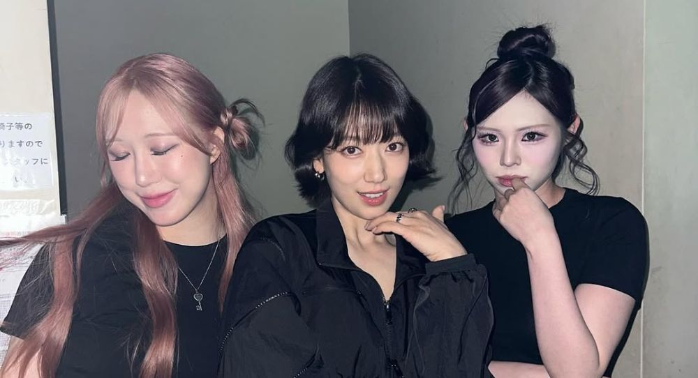 Park Shin Hye stuns fans with idol-style visuals and dance moves in Japan — mom of one transforms into girl group center on stage