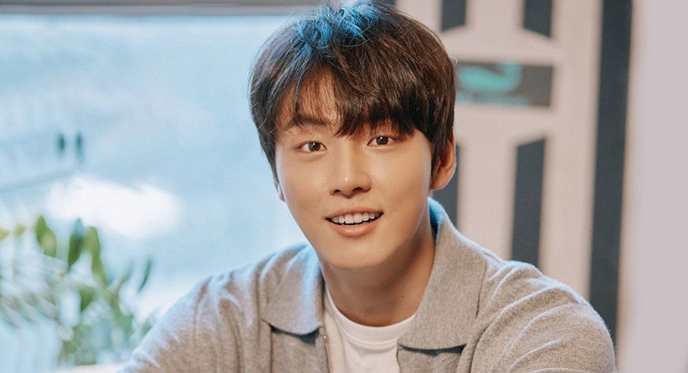 Yoon Si Yoon shares touching story of how his mom’s tears made him study English in the Philippines
