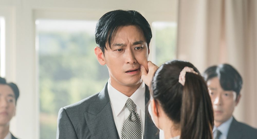Joo Ji Hoon hilariously claps back after being called one of the &quot;most talkative actors&quot; in South Korea
