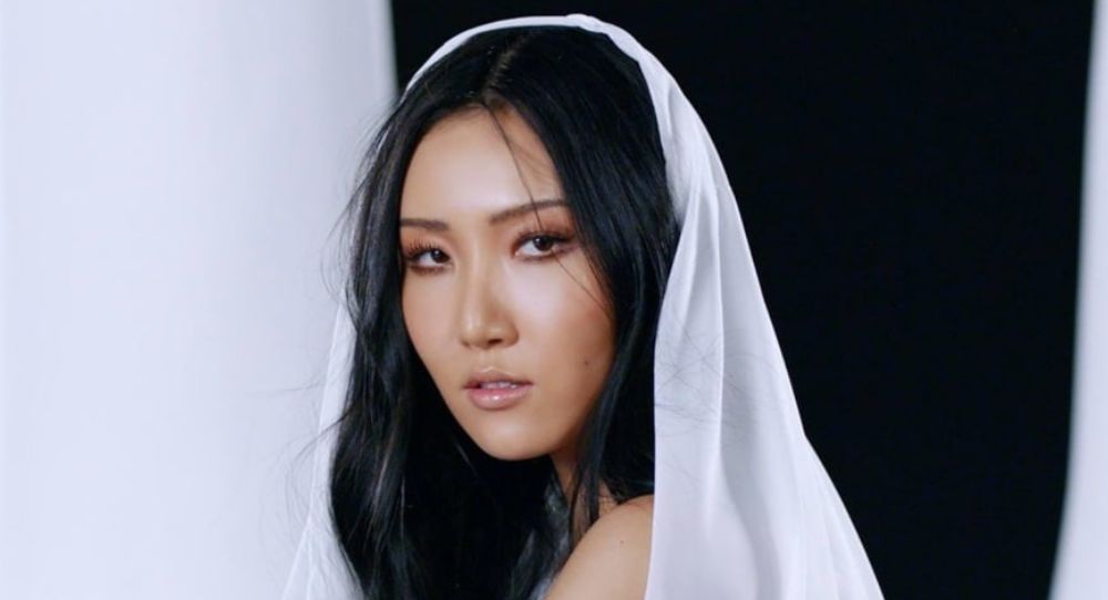 Hwasa opens up about almost leaving her agency before debut after shaving her head and refusing to lose weight
